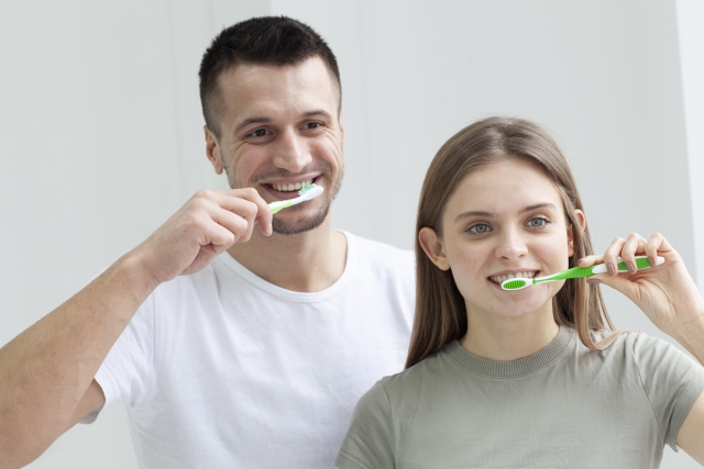 口臭の原因①歯磨きだけでは取れないタンパク質の汚れ