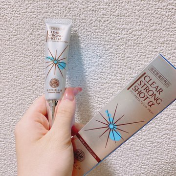 爪の隙間や中にいる水虫や白癬などの原因菌まで殺菌・消毒する薬用クリアストロングショットアルファ！
